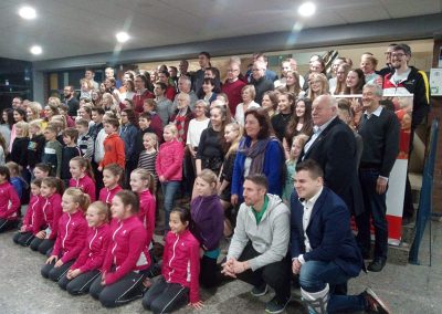 Gruppenfoto stolzer Sportler und Mitglieder