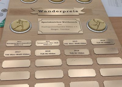 Da ist das Ding ! Der Wanderpreis zum Sportabzeichen in Hilden